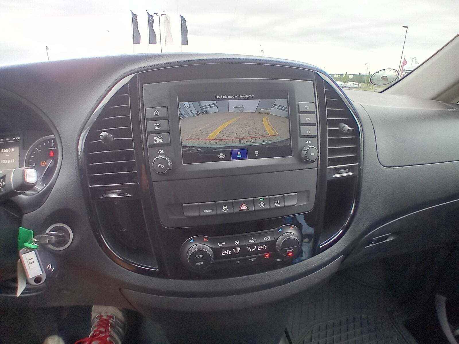 Hvid Mercedes Vito 114 fra 2020