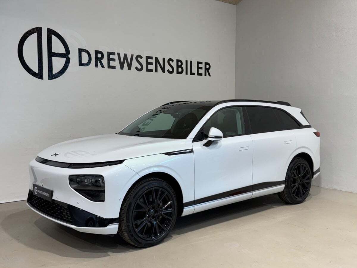 Hvid Xpeng G9 fra 2023 set udefra