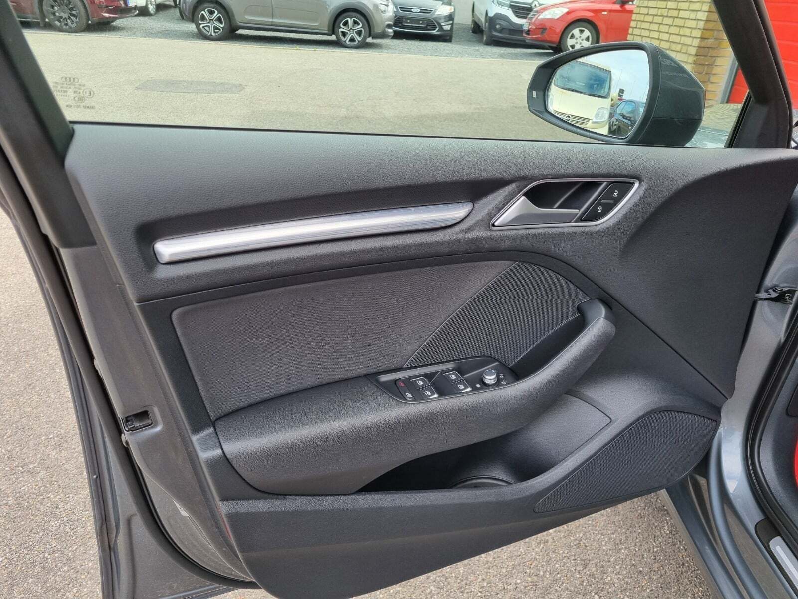 Grå Audi A3 fra 2017