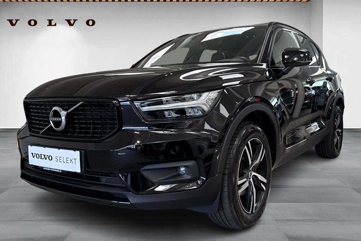 Sort Volvo XC40 fra 2021 set udefra