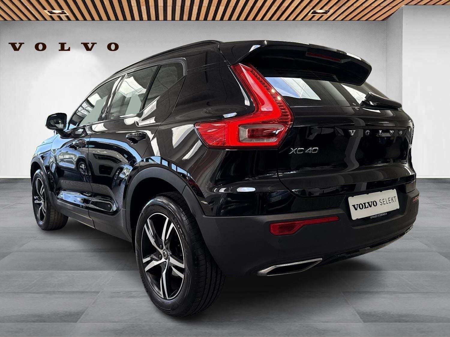 Sort Volvo XC40 fra 2021