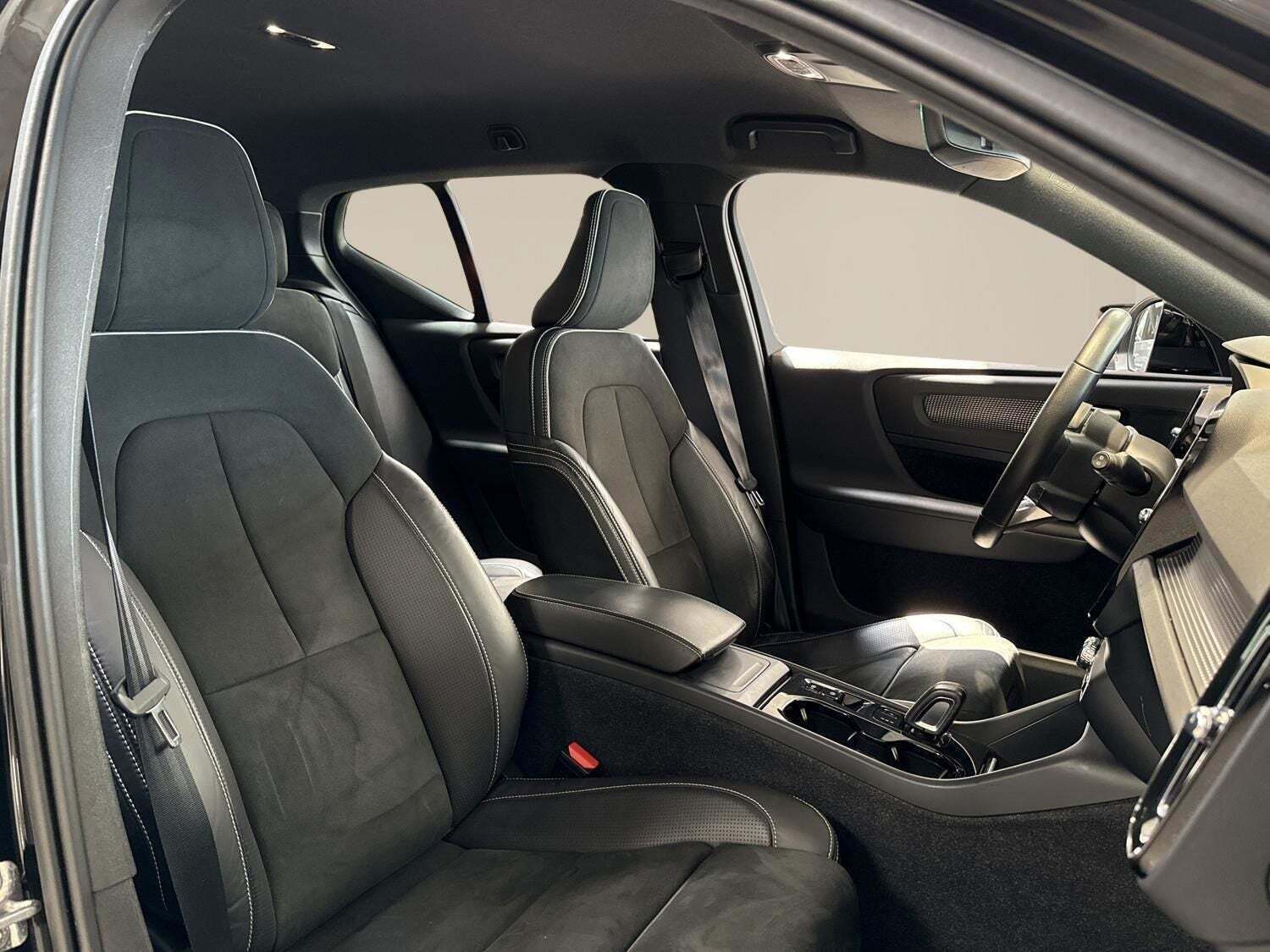 Sort Volvo XC40 fra 2021