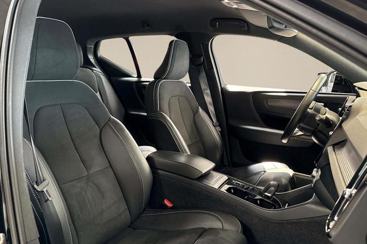 Sort Volvo XC40 fra 2021