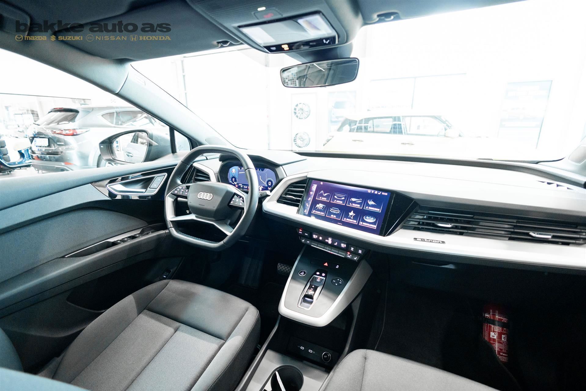 Grå Audi Q4 fra 2024