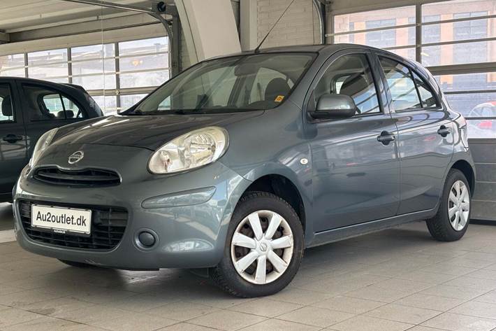 Grå Nissan Micra fra 2012 set udefra