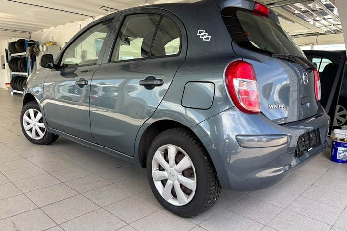 Grå Nissan Micra fra 2012