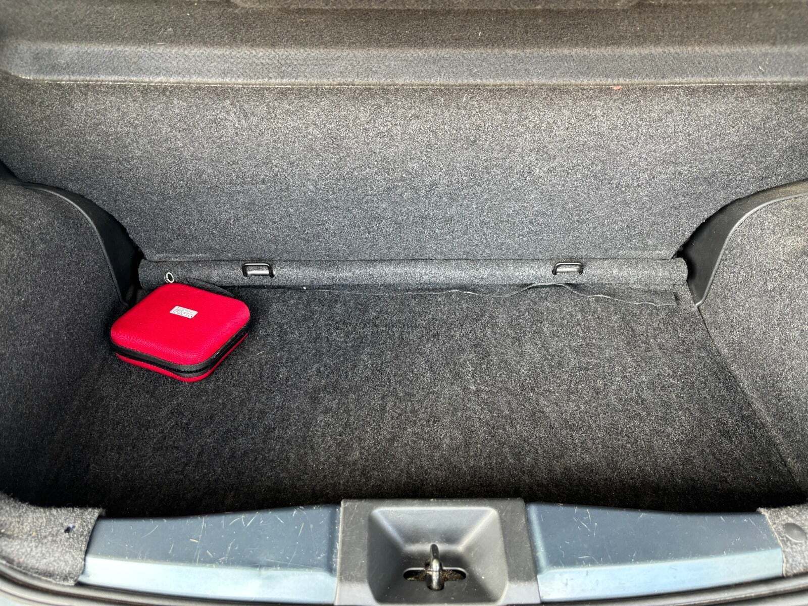 Grå Nissan Micra fra 2012