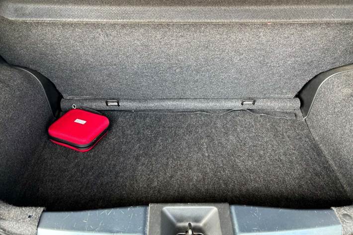 Grå Nissan Micra fra 2012