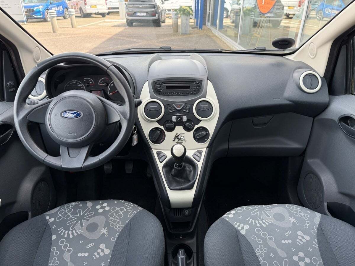 Sort Ford Ka fra 2014 set indefra