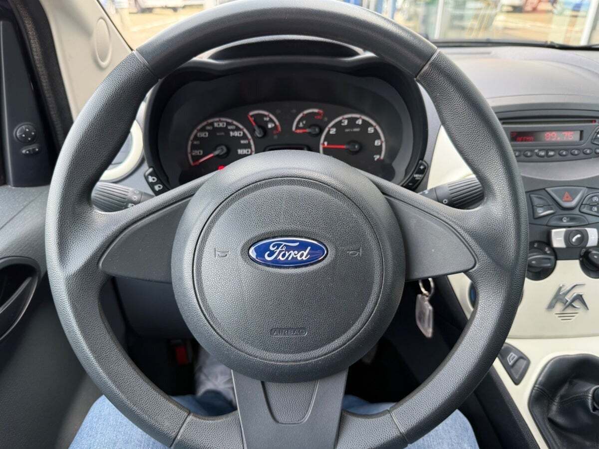 Sort Ford Ka fra 2014 set indefra