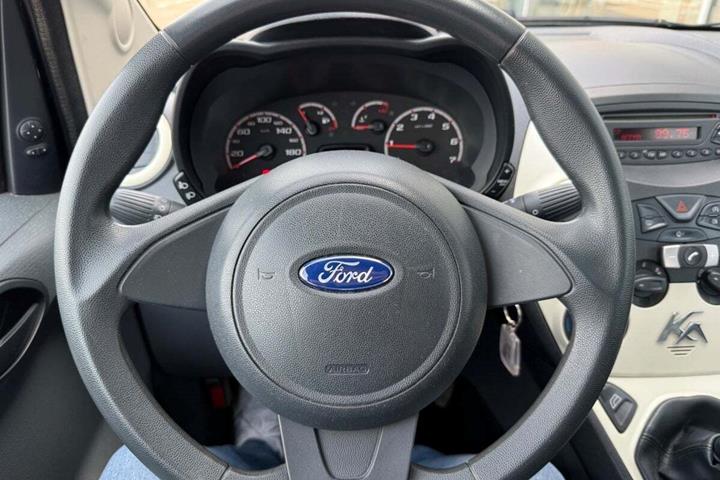 Sort Ford Ka fra 2014 set indefra