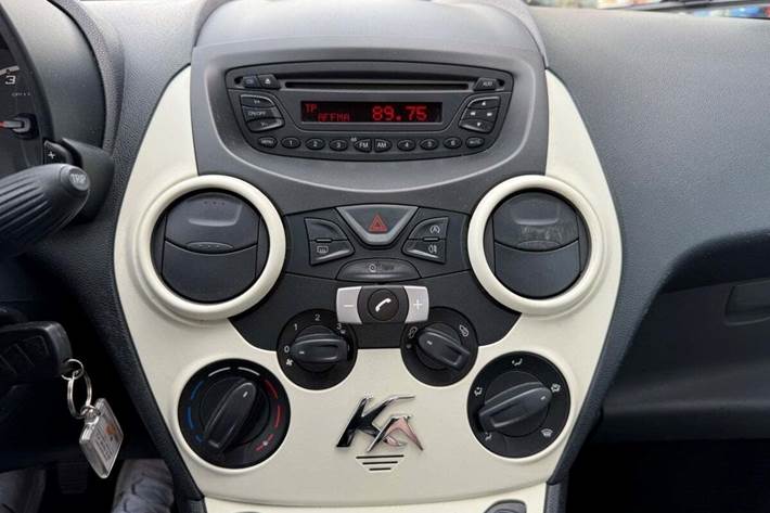 Sort Ford Ka fra 2014 set indefra