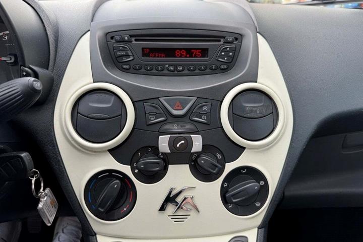 Sort Ford Ka fra 2014 set indefra
