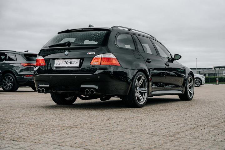 Hvid BMW M5 fra 2007