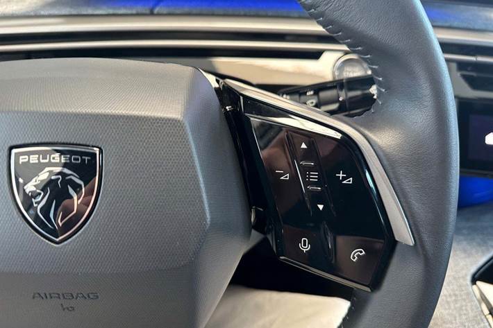 Hvid Peugeot e-3008 fra 2024