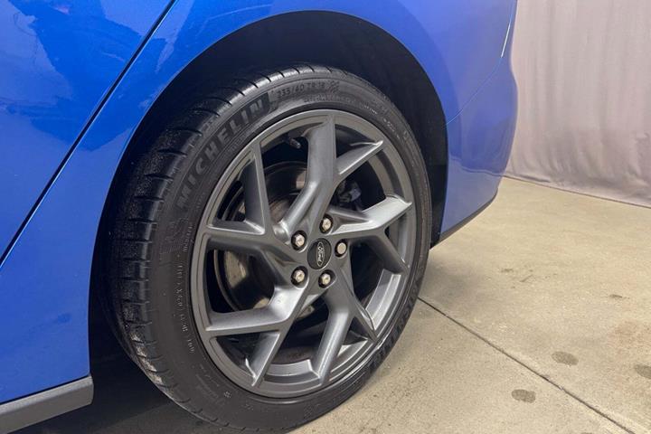 Blå Ford Focus fra 2019