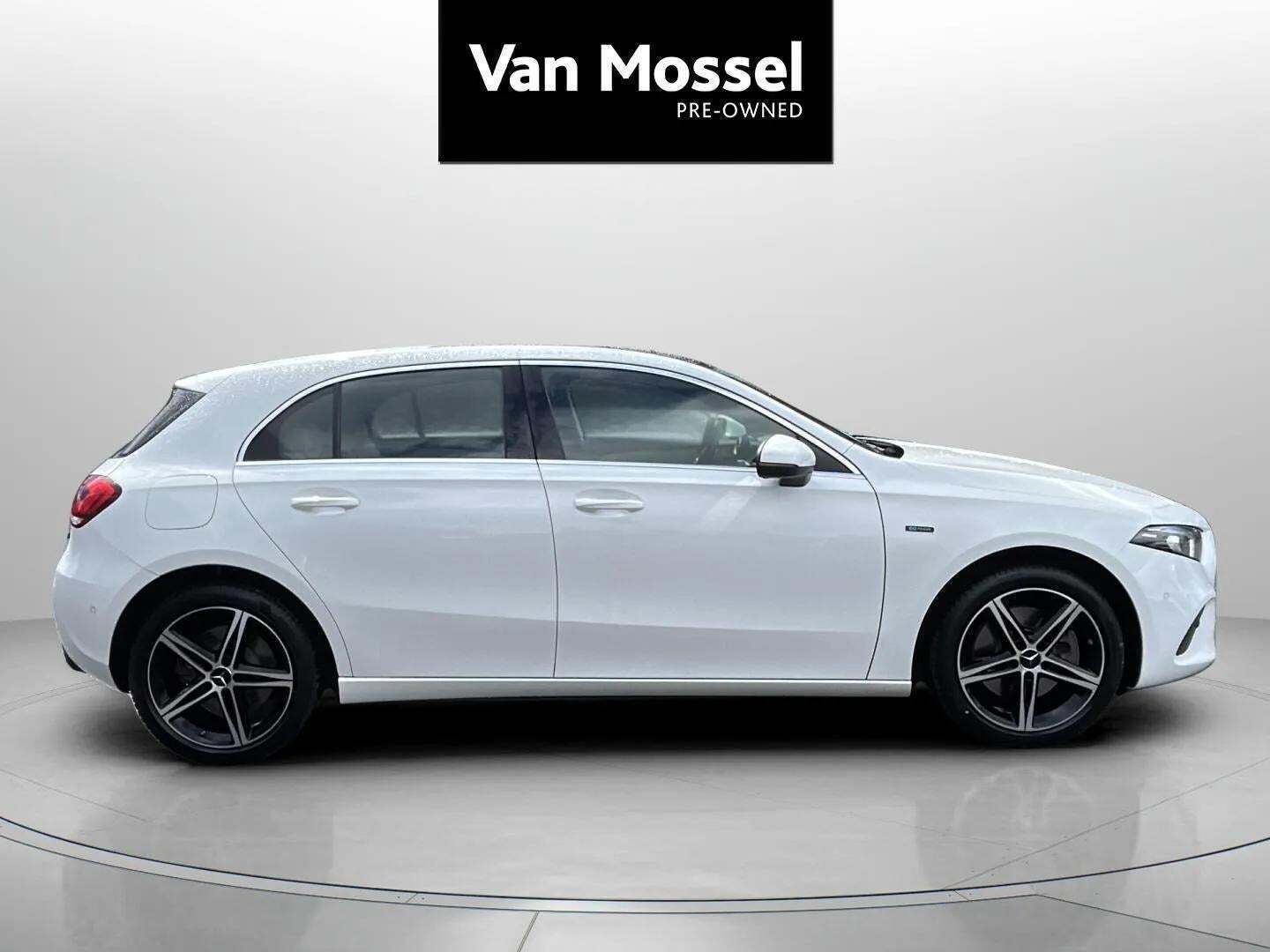 Hvid Mercedes A250 e fra 2020