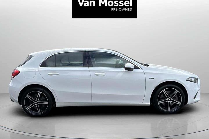 Hvid Mercedes A250 e fra 2020