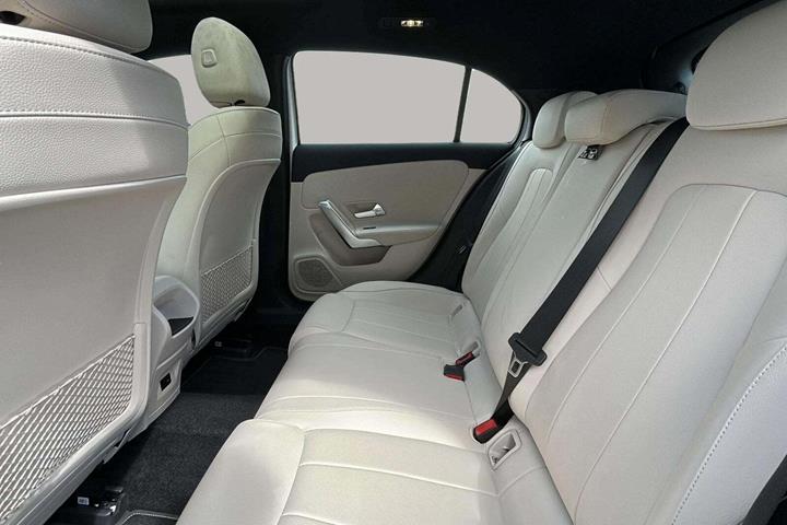 Hvid Mercedes A250 e fra 2020