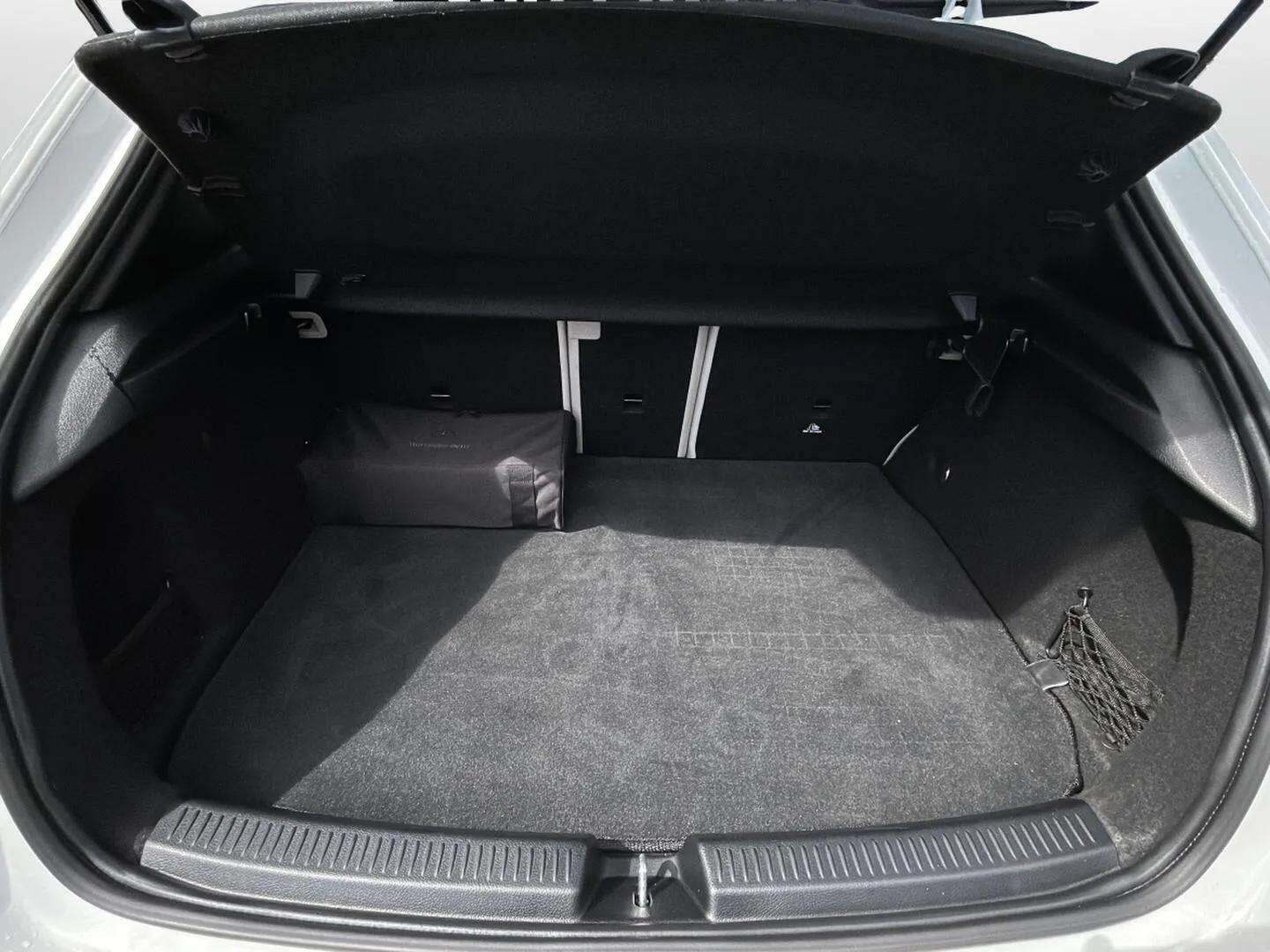 Hvid Mercedes A250 e fra 2020