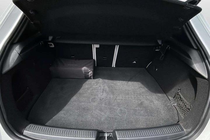 Hvid Mercedes A250 e fra 2020