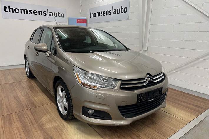 Grå Citroën C4 fra 2012 set udefra