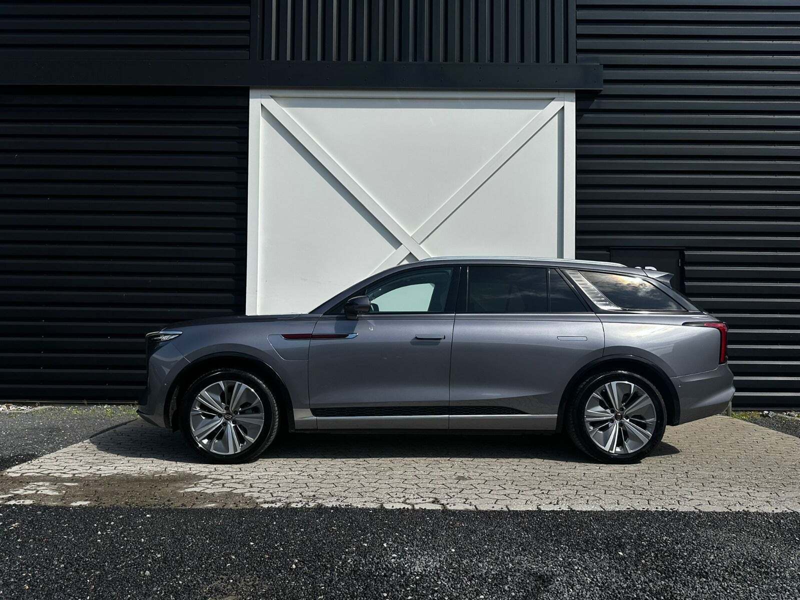 Hongqi E-HS9 99 Exclusive