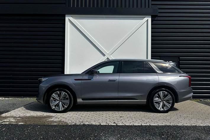 Grå Hongqi E-HS9 fra 2023