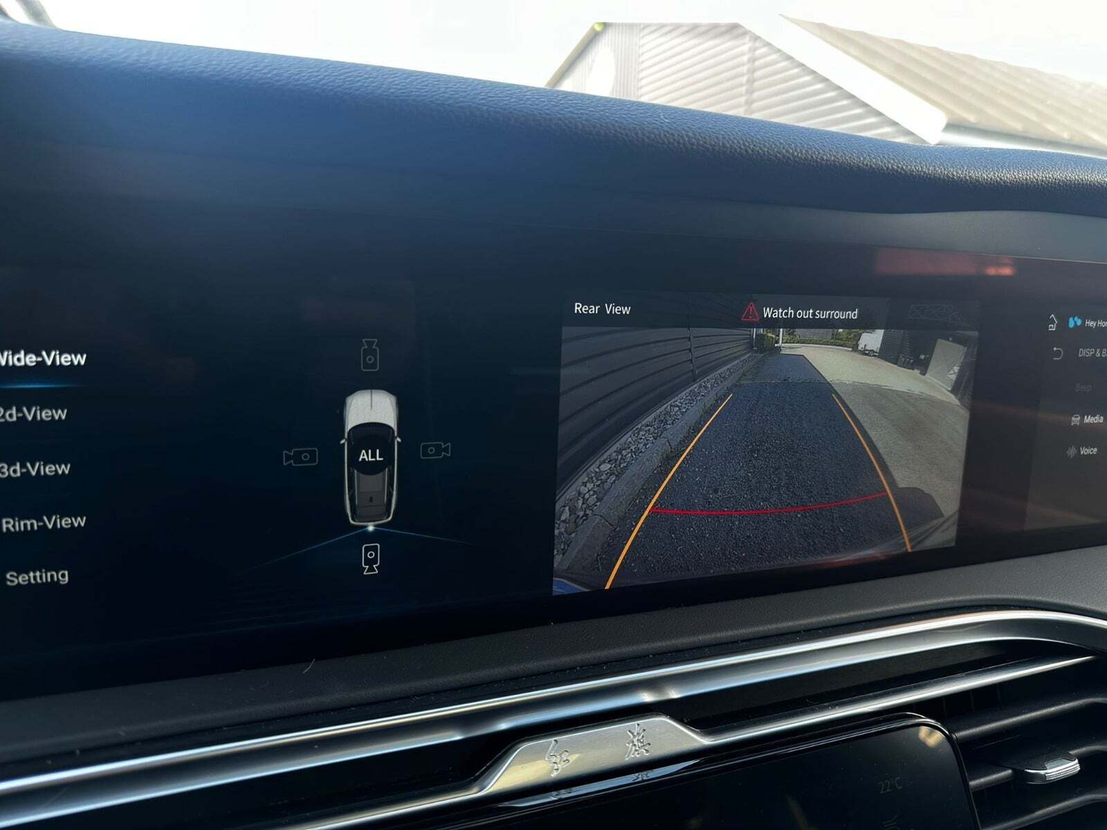 Grå Hongqi E-HS9 fra 2023