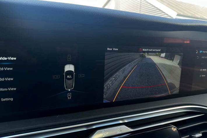 Grå Hongqi E-HS9 fra 2023