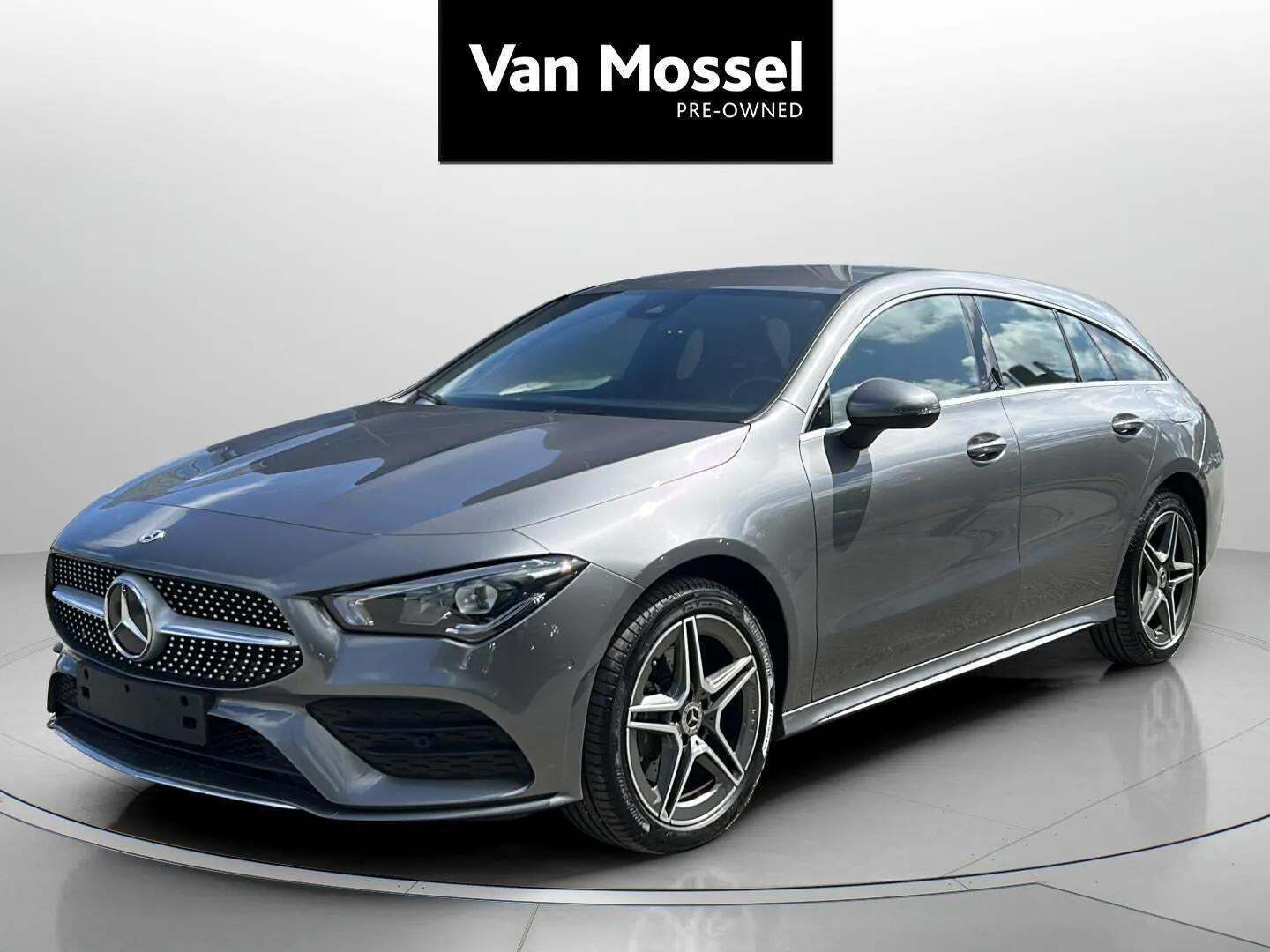 Grå Mercedes CLA250 e fra 2023