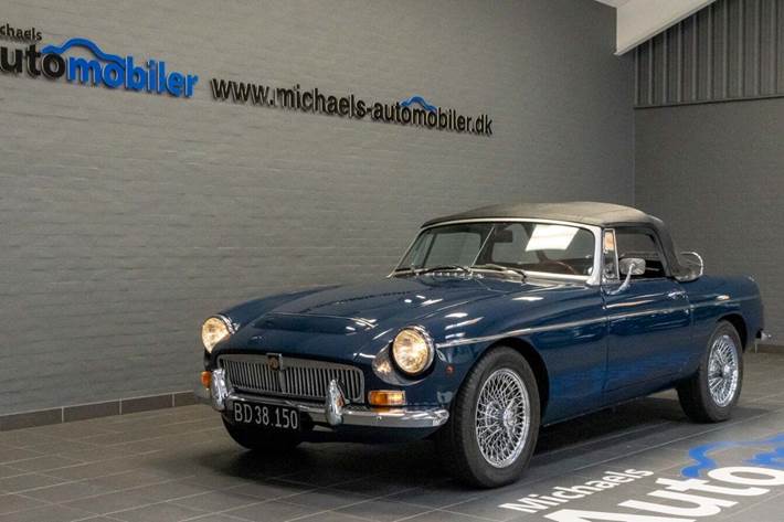 Blå MG C fra 1969 set udefra