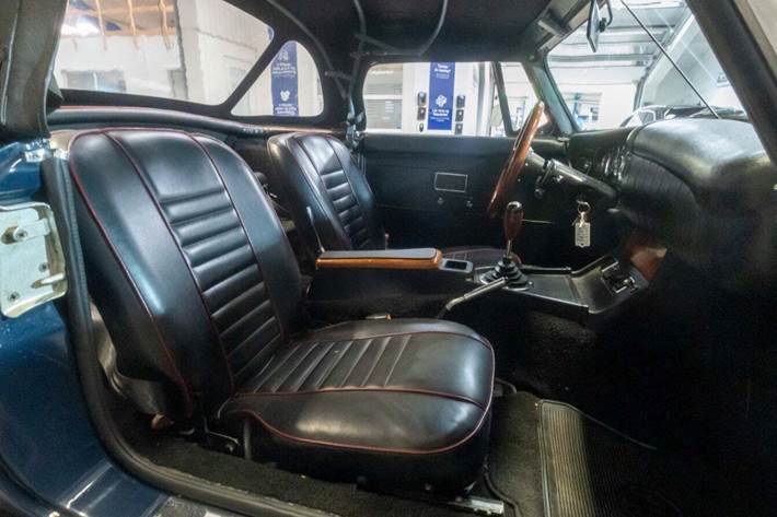 Blå MG C fra 1969 set indefra