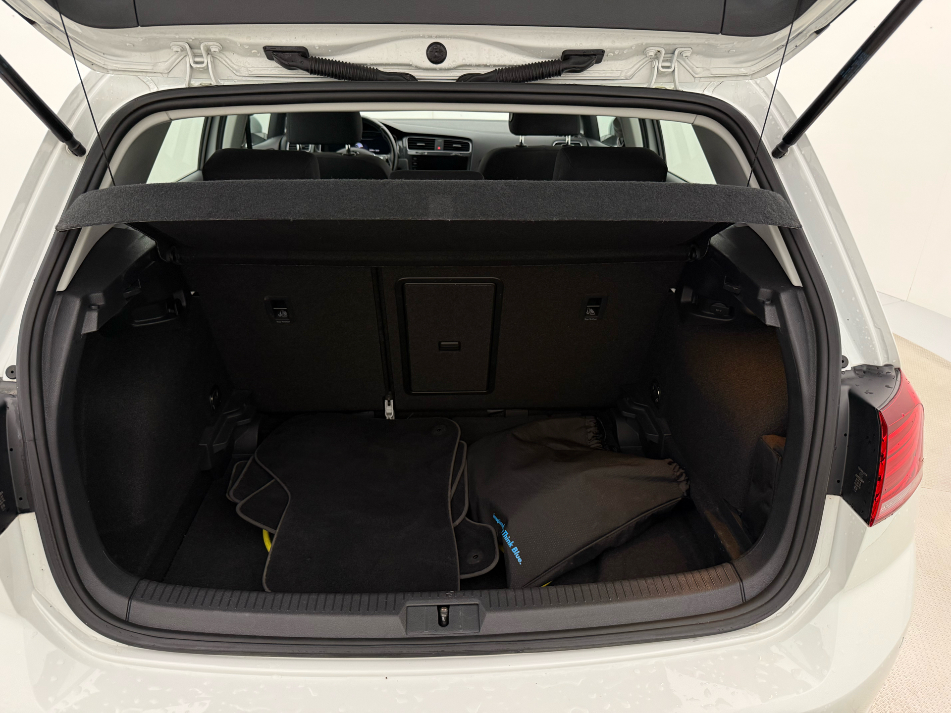 Hvid VW Golf fra 2020