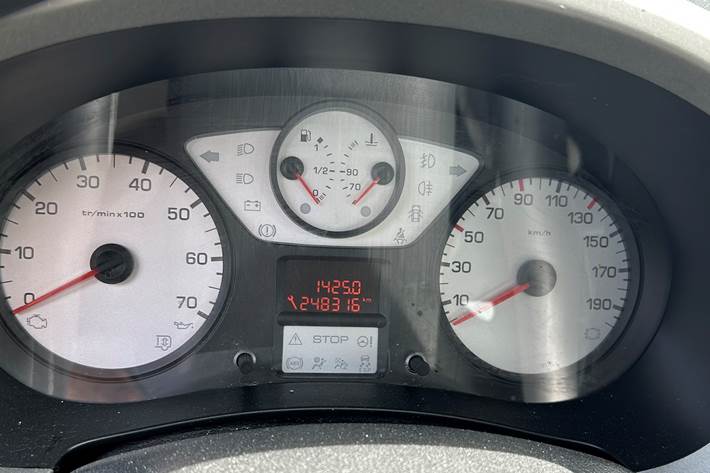 Guld Peugeot Partner Tepee fra 2010