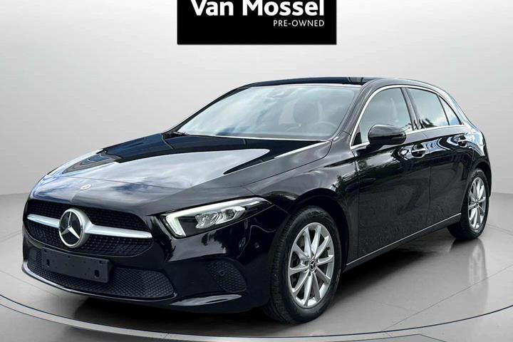 Sort Mercedes A250 e fra 2020 set udefra