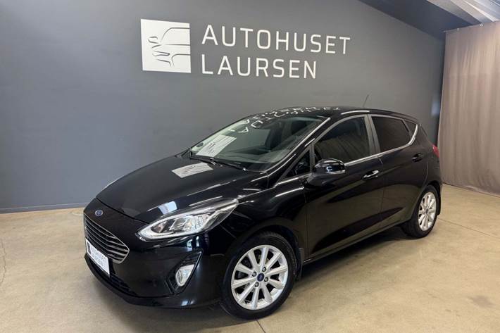 Sort Ford Fiesta fra 2017 set udefra