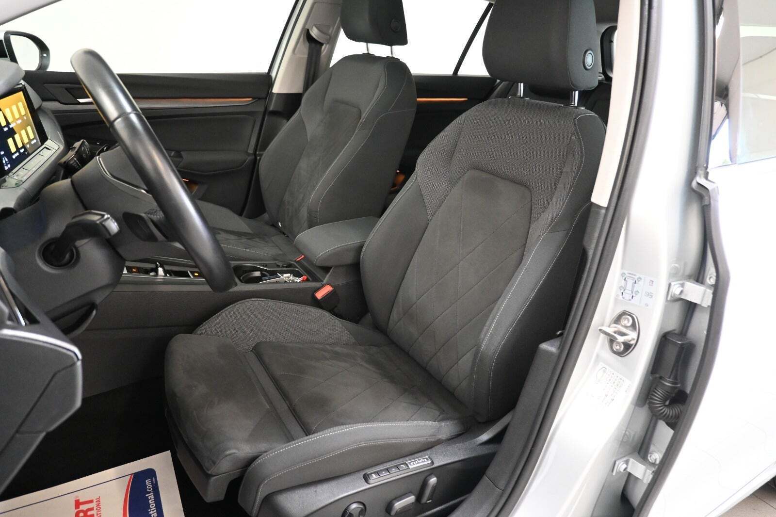 Sølv VW Golf VIII fra 2021