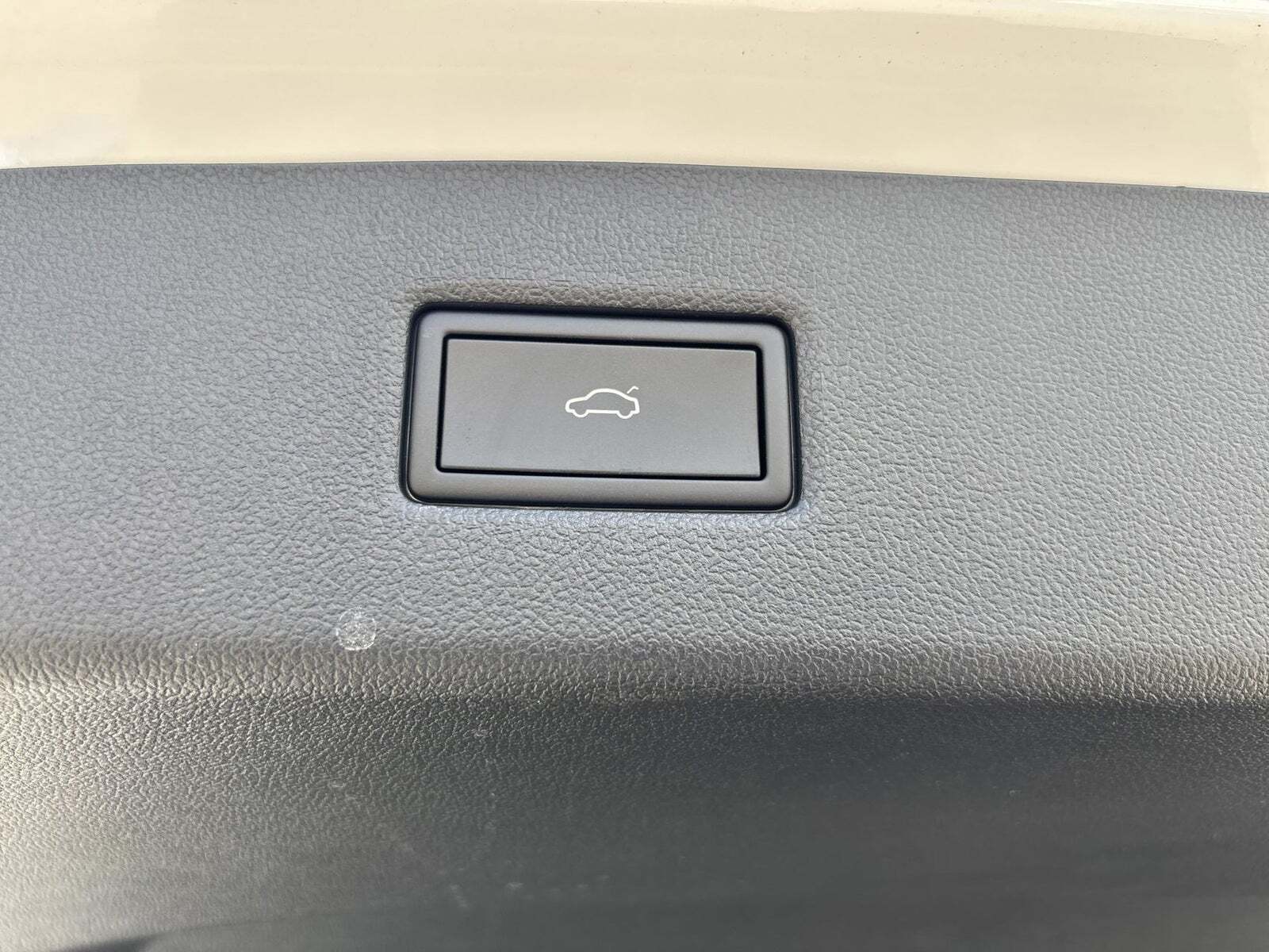 Hvid Ford Explorer fra 2024