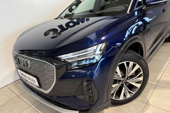 Blå Audi Q4 e-tron fra 2023
