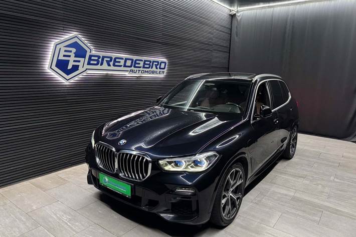 Sort BMW X5 fra 2019 set udefra