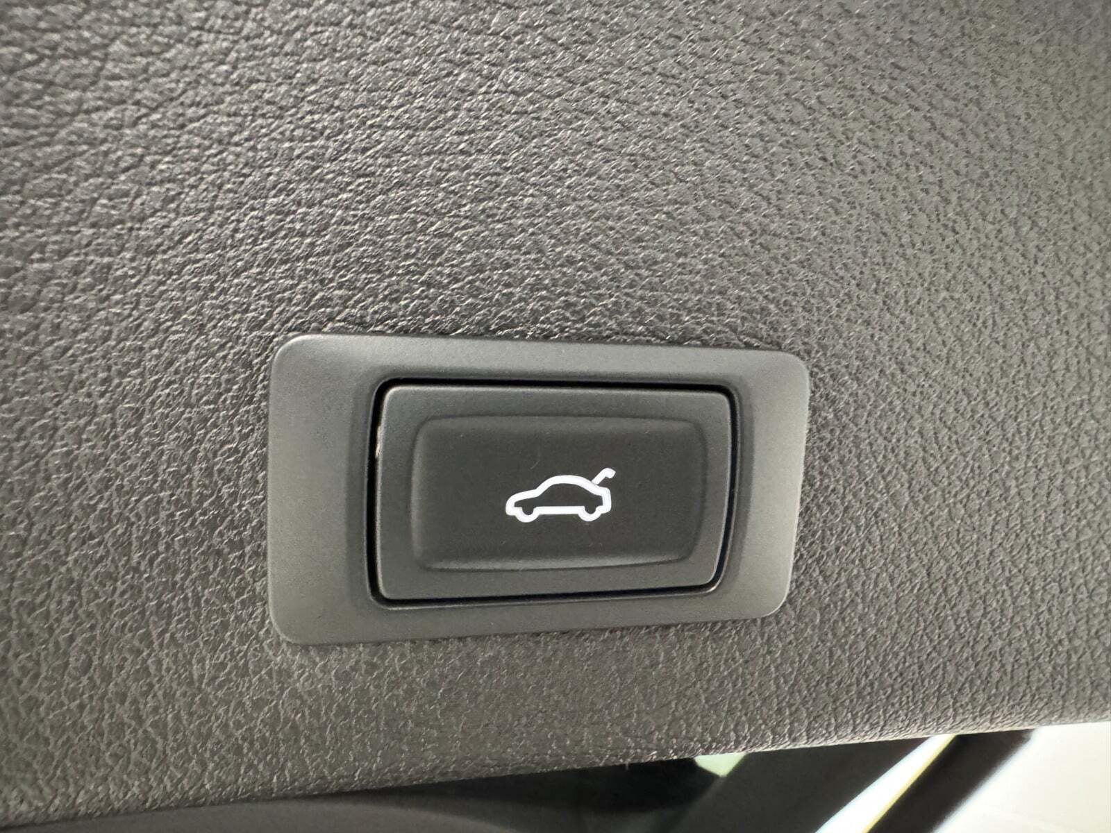 Grå Audi e-tron fra 2021