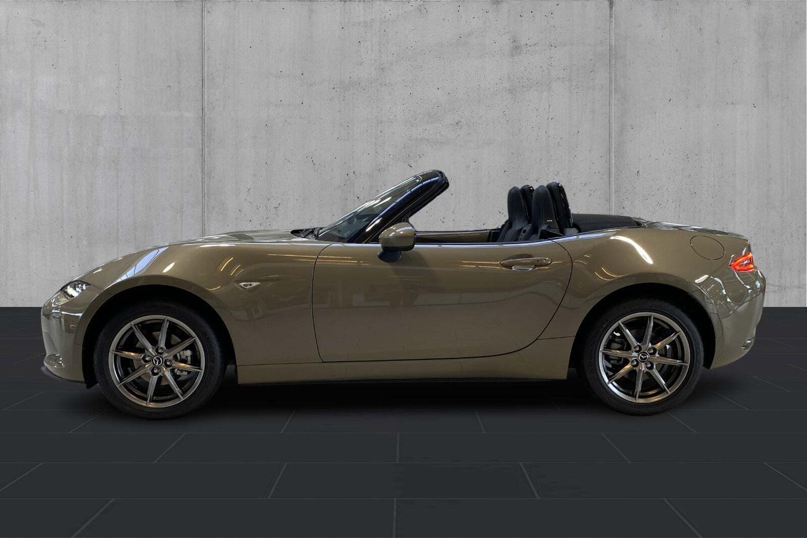 Orange Mazda MX-5 fra 2024