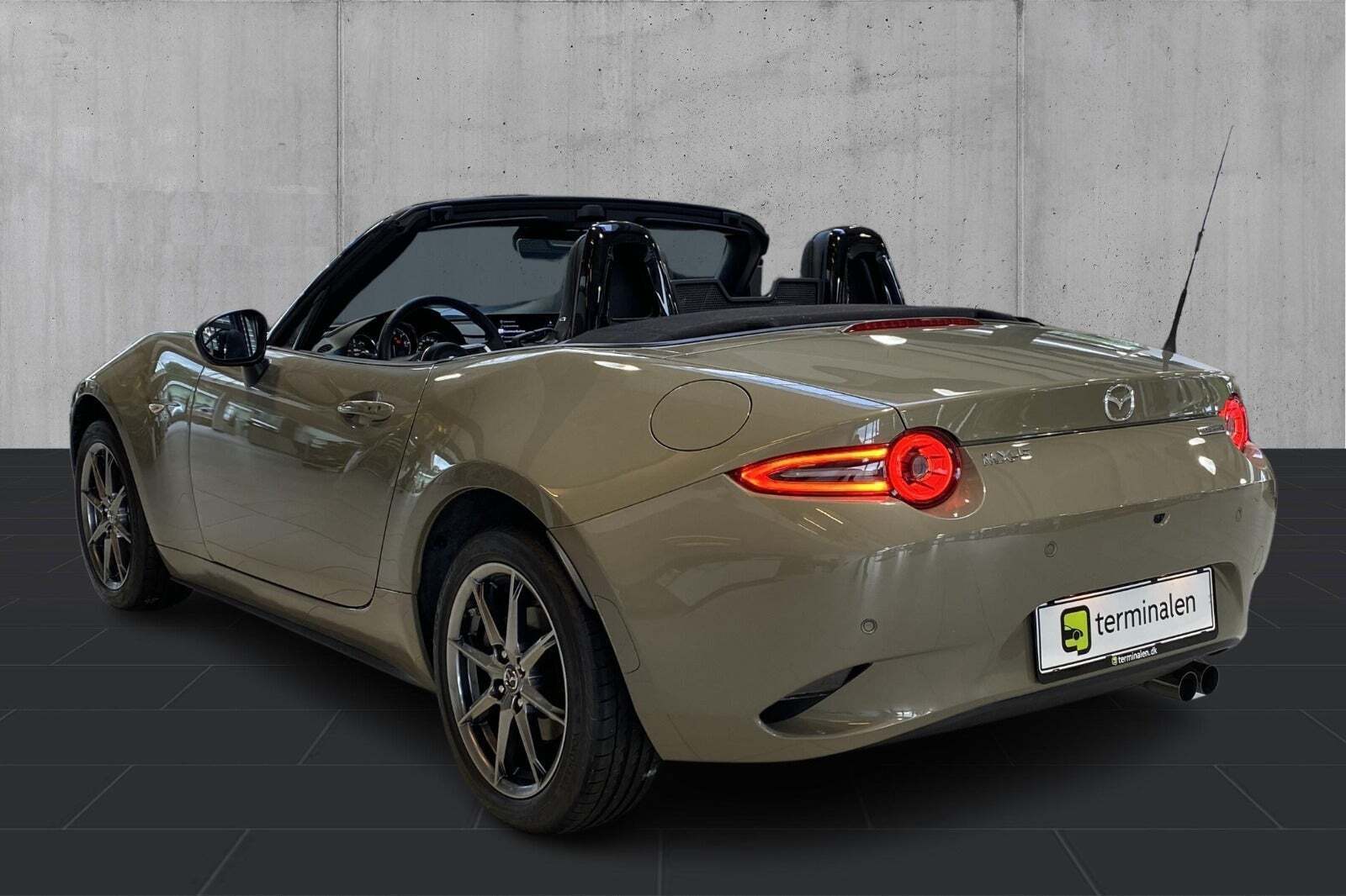 Orange Mazda MX-5 fra 2024