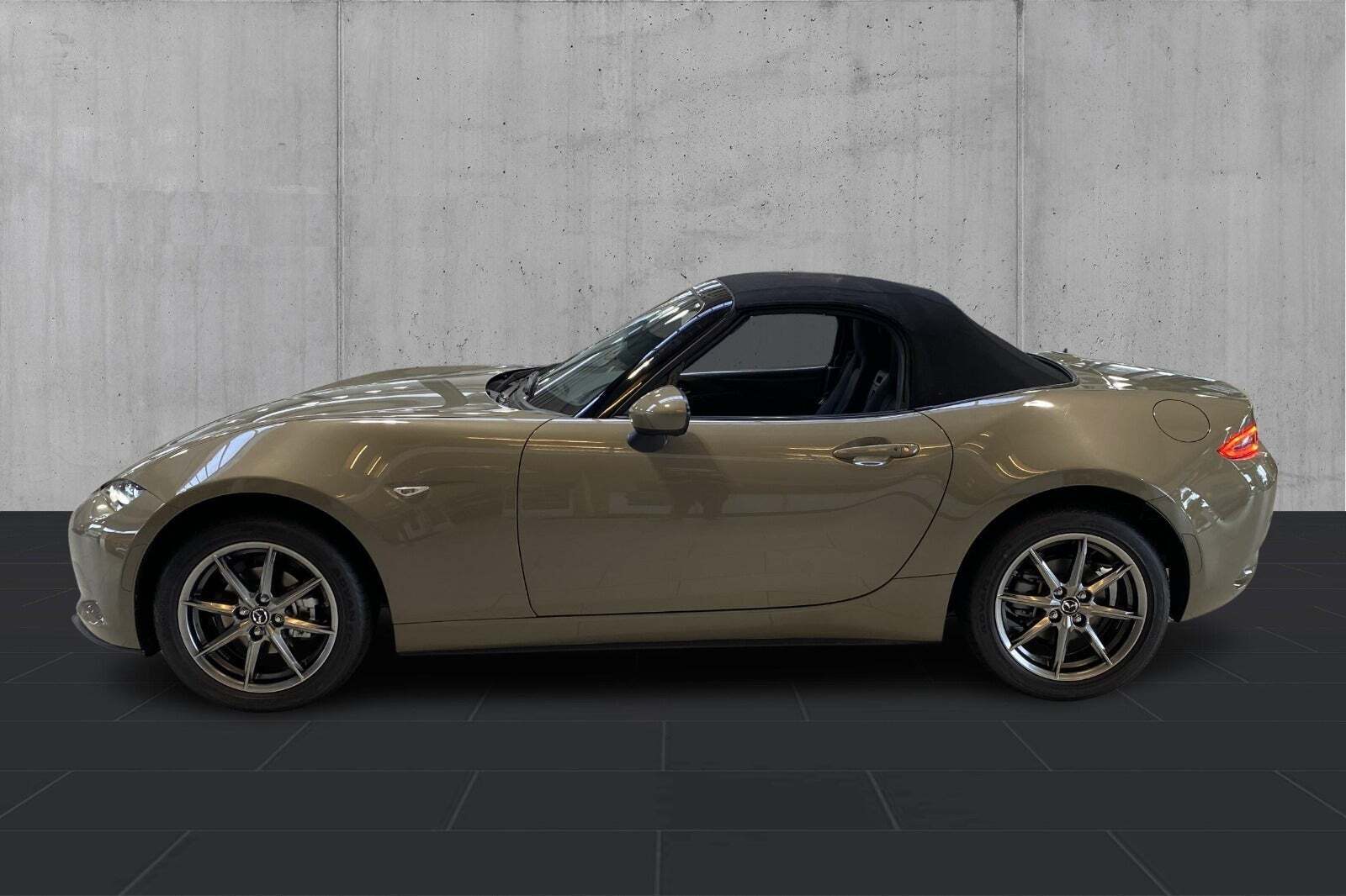 Orange Mazda MX-5 fra 2024