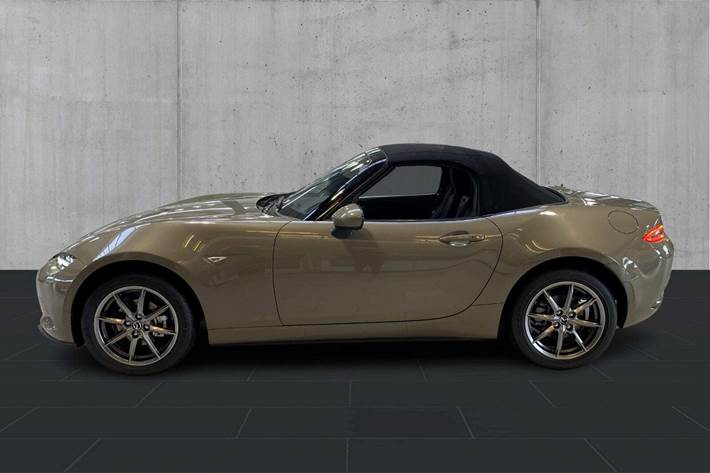 Orange Mazda MX-5 fra 2024