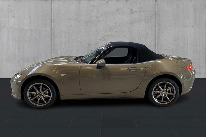 Orange Mazda MX-5 fra 2024