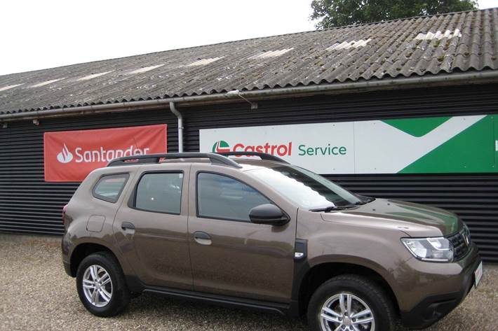 Brun Dacia Duster fra 2020
