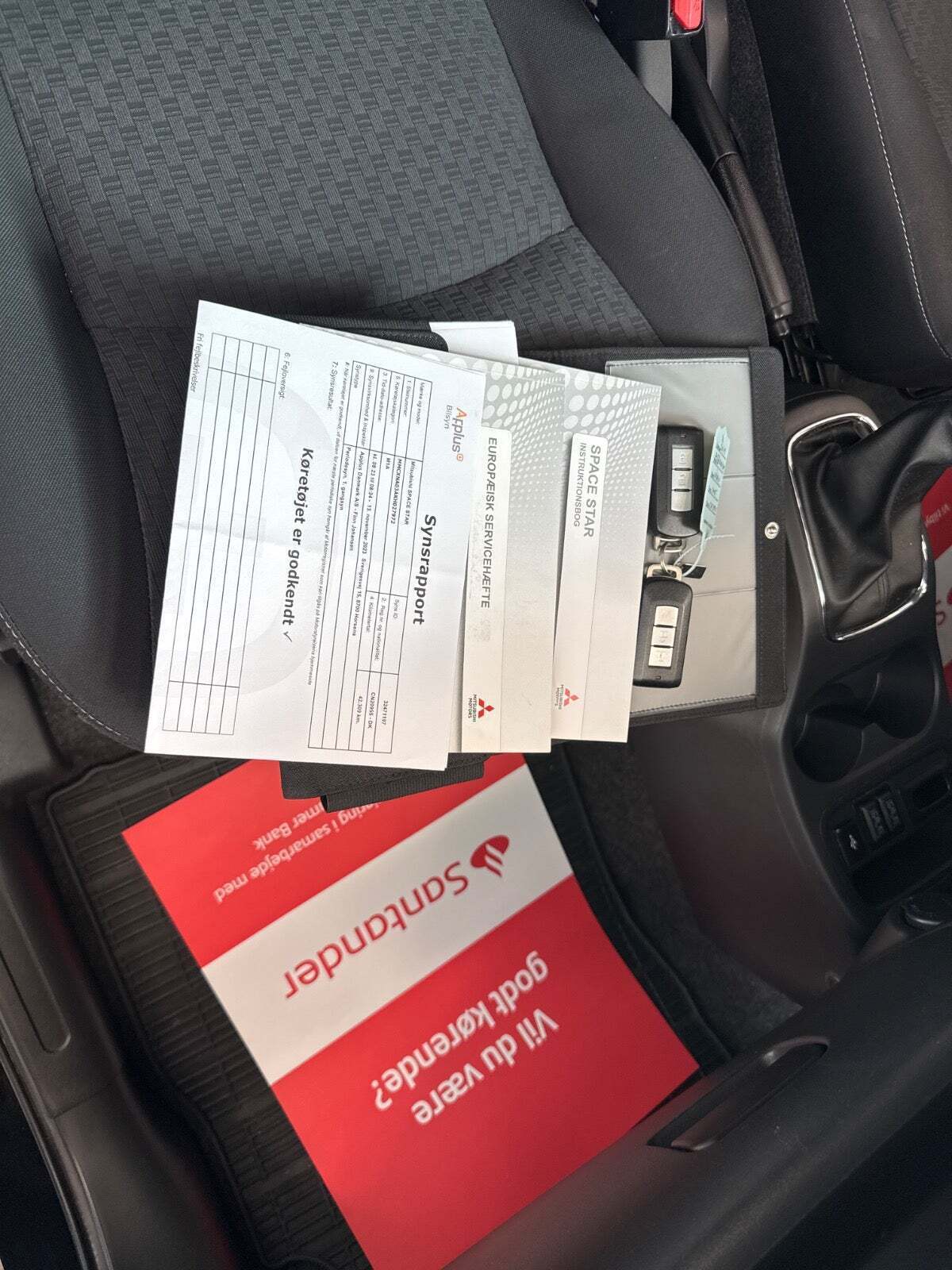 Sort Mitsubishi Space Star fra 2019 set indefra