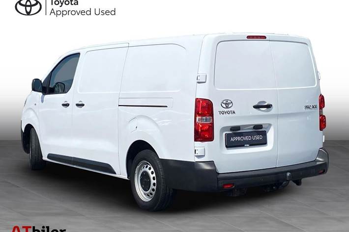 Hvid Toyota ProAce fra 2023